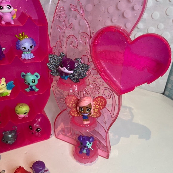 Hatchimals CollEGGtibles Collector's Case - Picture 4 of 13